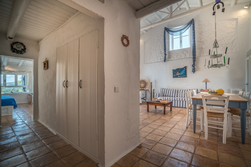 Askos Villa 9/35