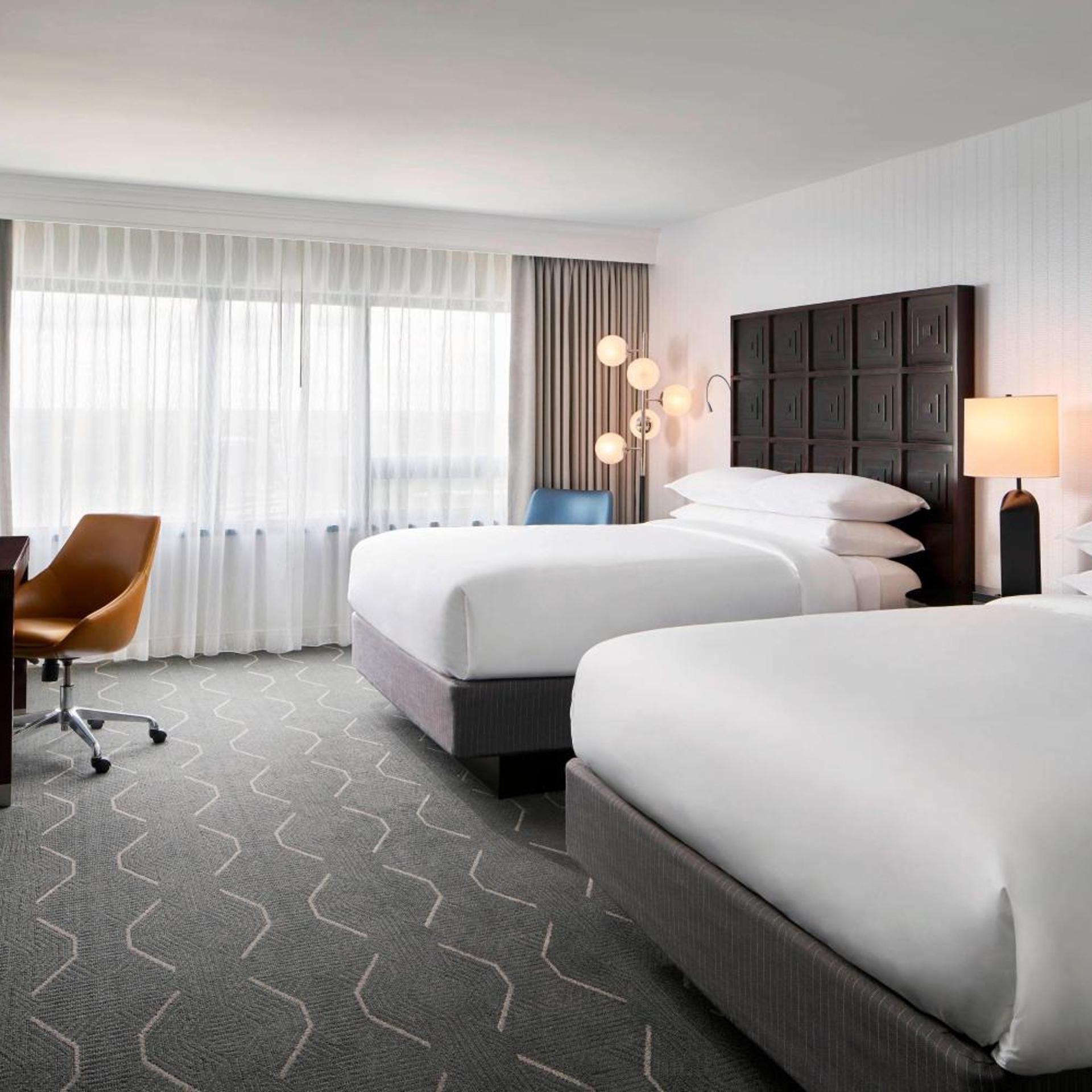 Room, King Bed, Queen Bed, Partial Harbour View, Accessible