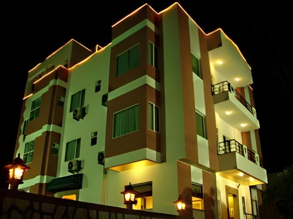 OYO Premium Vaishali Nagar 1/41