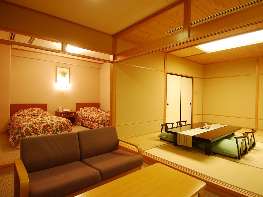 Hanabishi Hotel 48/70