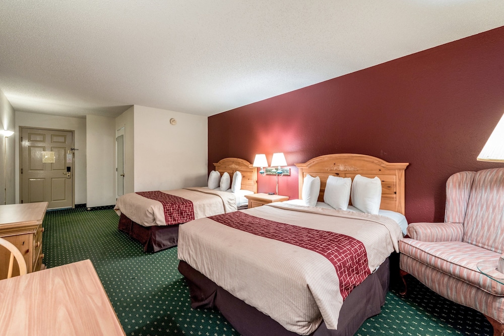 Red Roof Inn and Suites Knoxville East 13/42