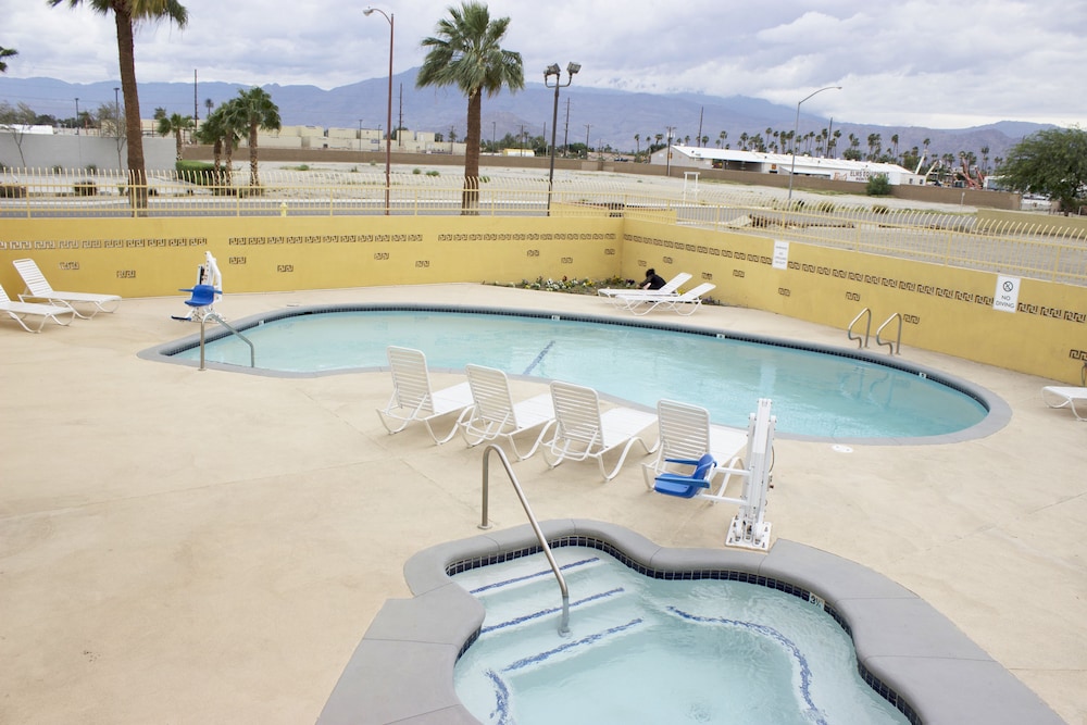Days Inn by Wyndham Indio 7/36