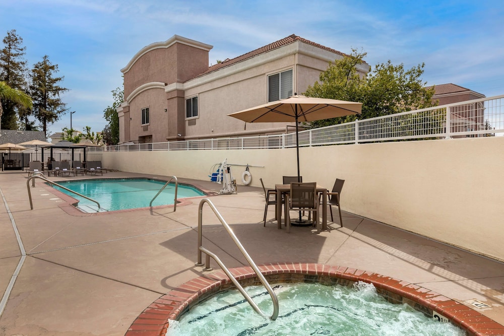 Best Western Town & Country Lodge 6/58