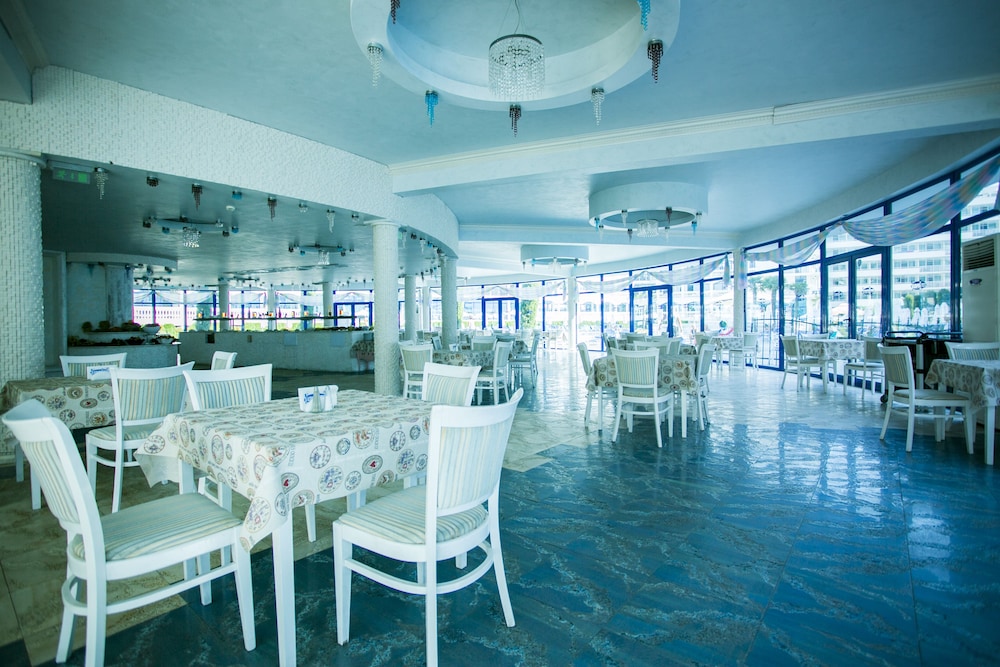Chaika Beach Resort 31/50