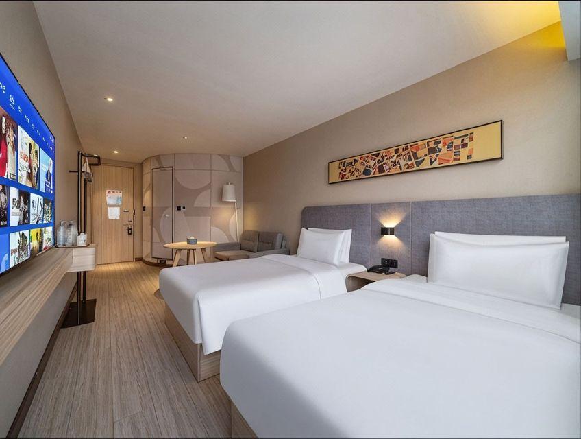 Room, Twin Beds, No Window