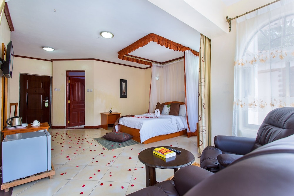 Convent International Hotel 10/30