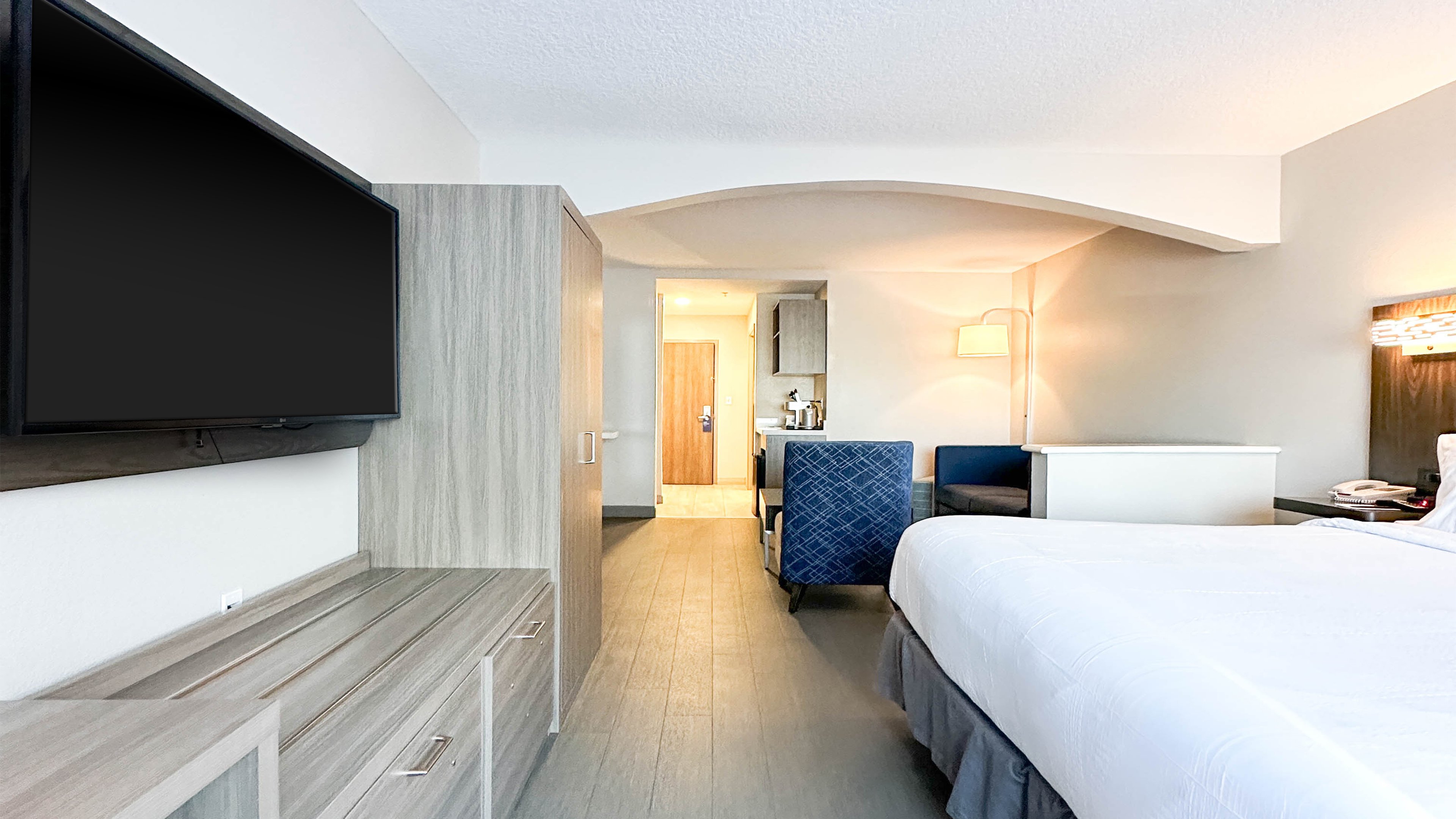 SUITE, KING BED