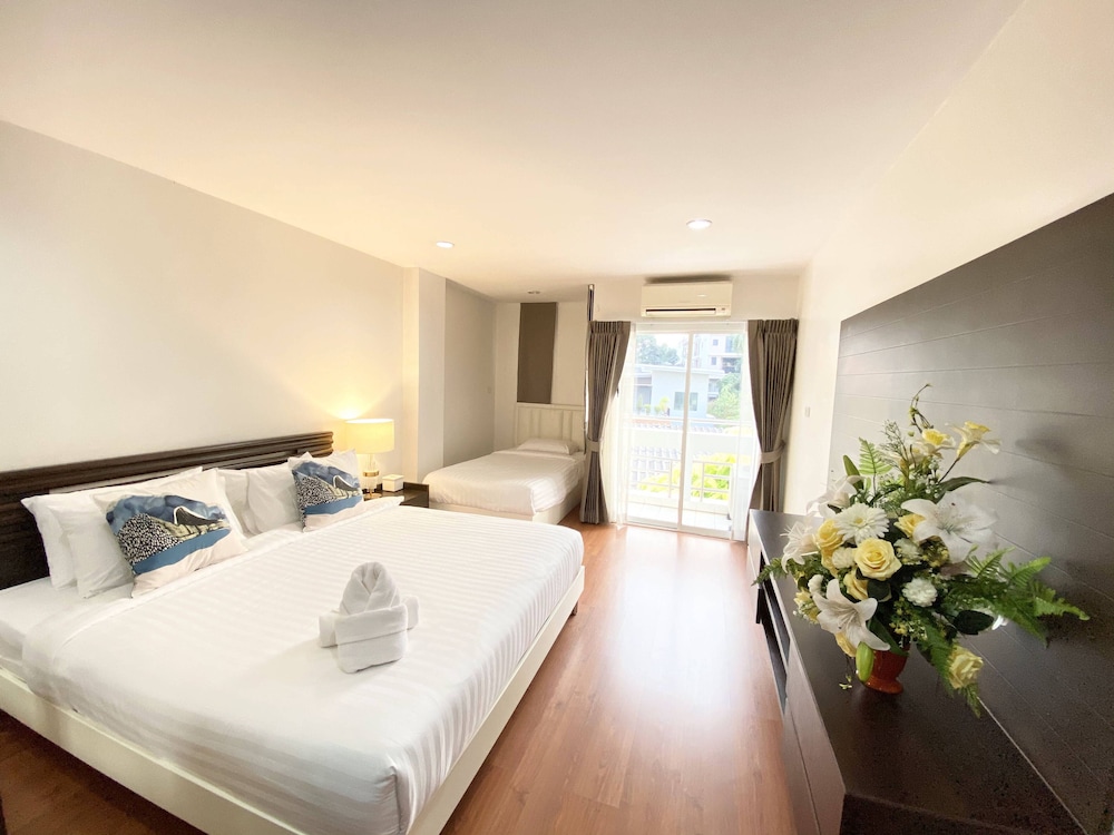 2 BEDROOMS, STANDARD, CITY VIEW