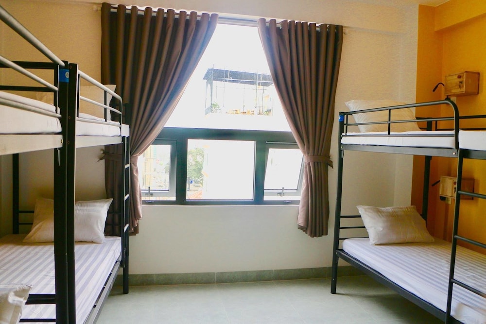 FEMALE DORM, 8 BEDS