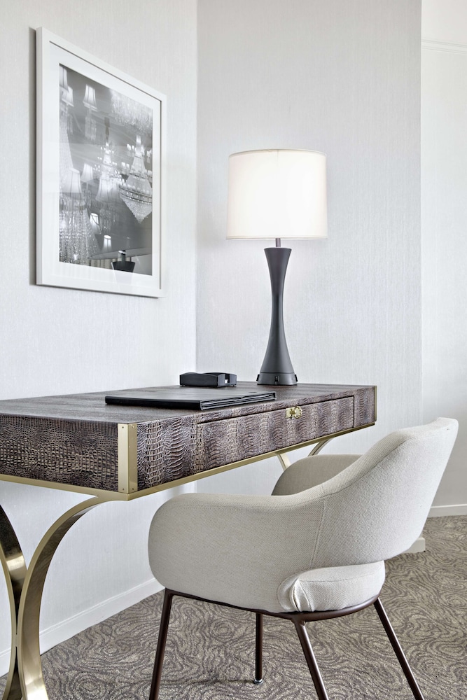 Amway Grand Plaza, Curio Collection by Hilton 54/65