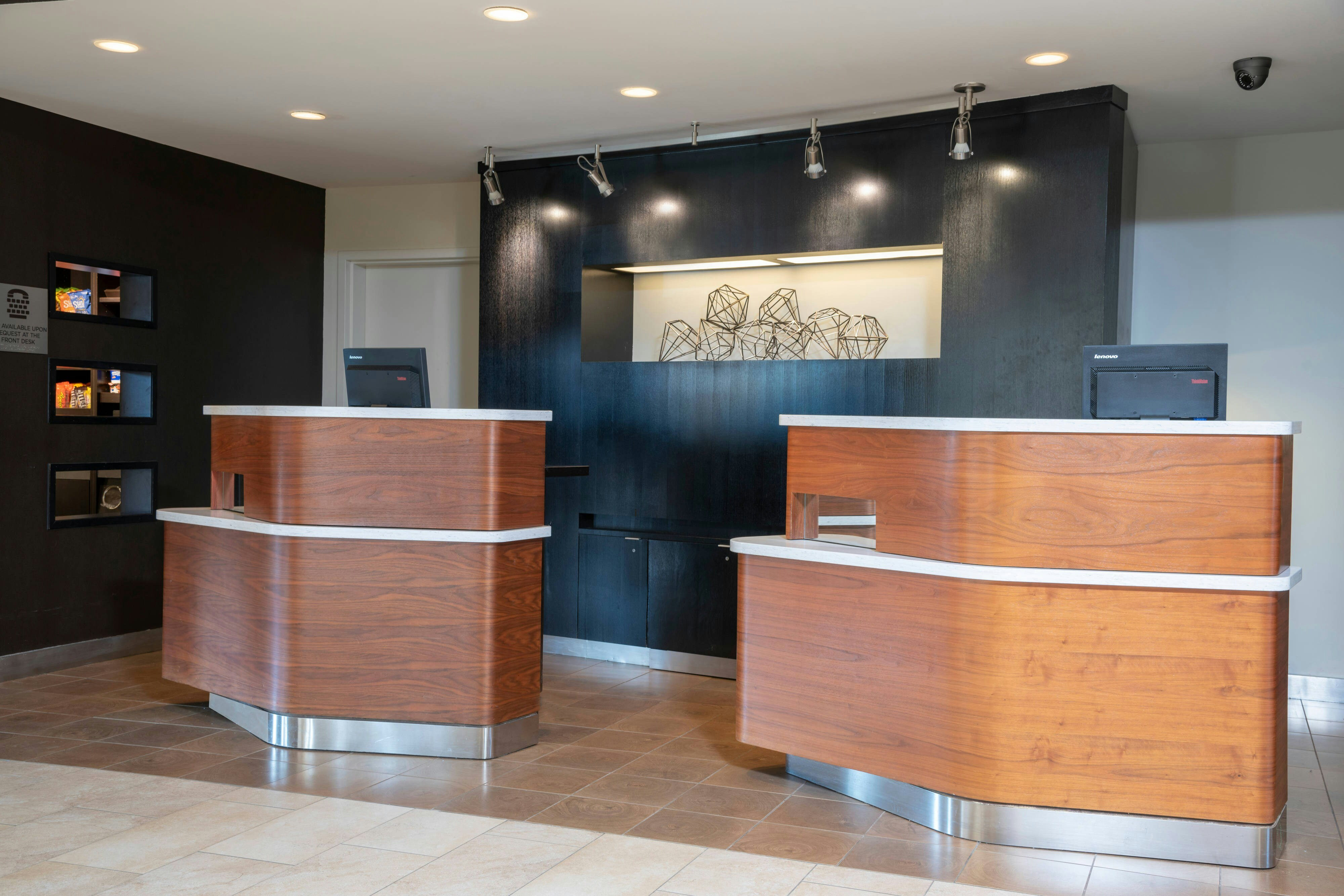 Lobby at COURTYARD MILWAUKEE AIRPORT, MILWAUKEE - WI