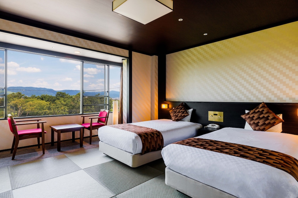 JAPANESE, TWIN BEDS