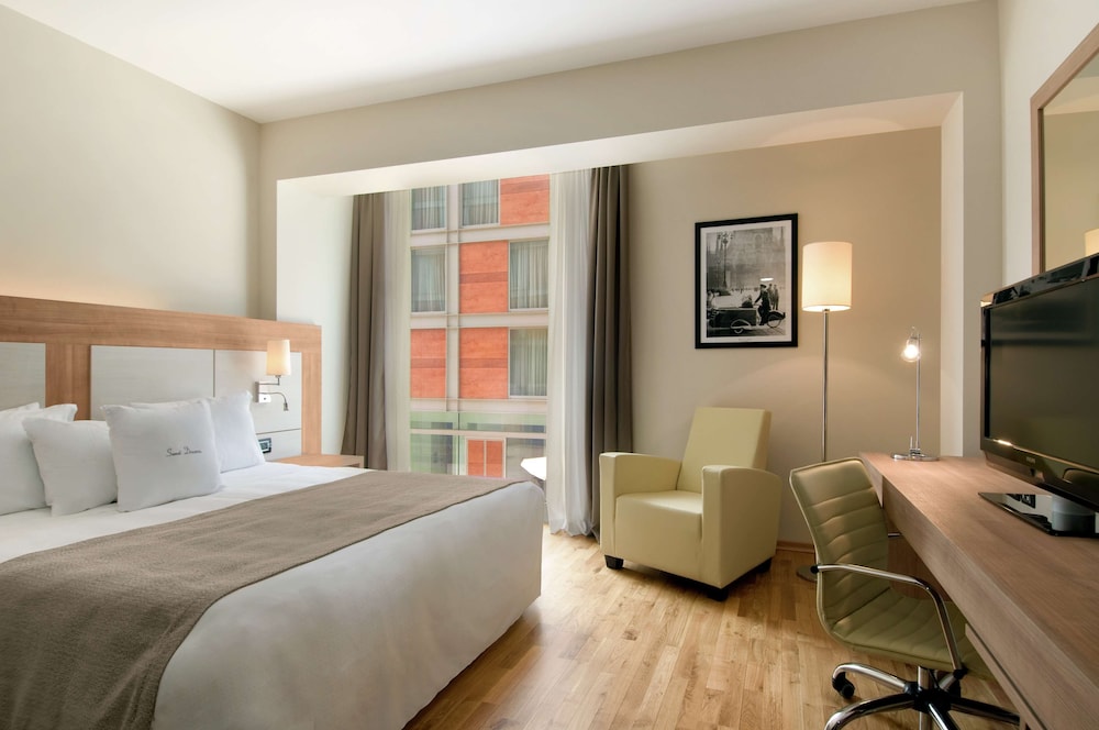 DOUBLETREE BY HILTON MILAN 28/83