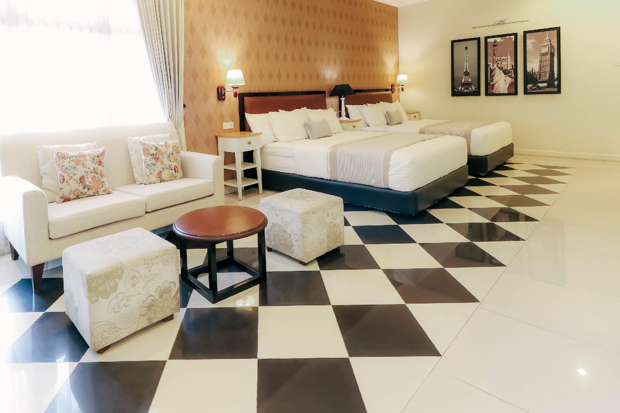 FAMILY SUITE, 2 DOUBLE BEDS, 2 BUNK BEDS