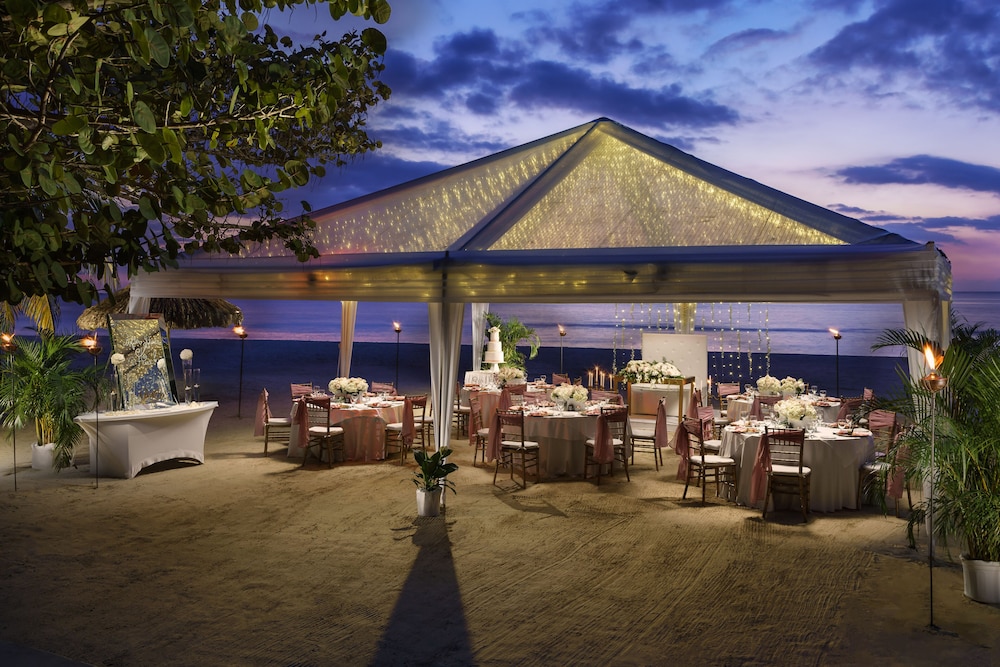 Couples Swept Away - All Inclusive - Couples Only in NEGRIL