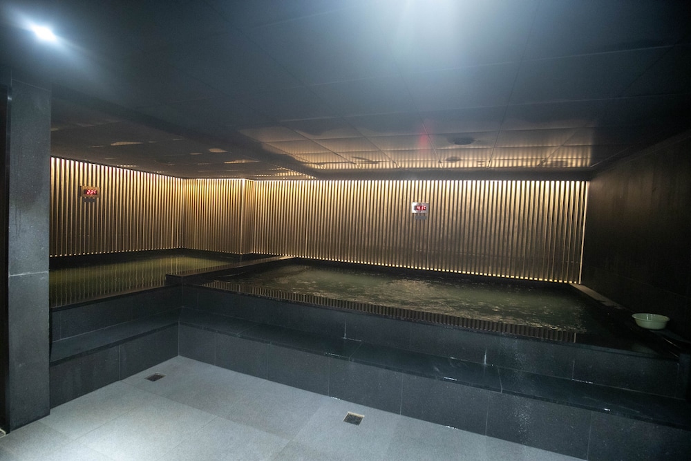 Koreana Hotel 35/64