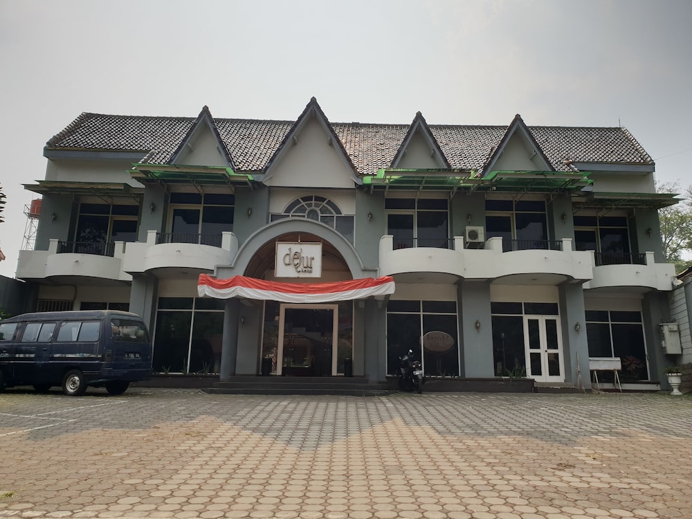 DeQur Hotel Bandung 9/71