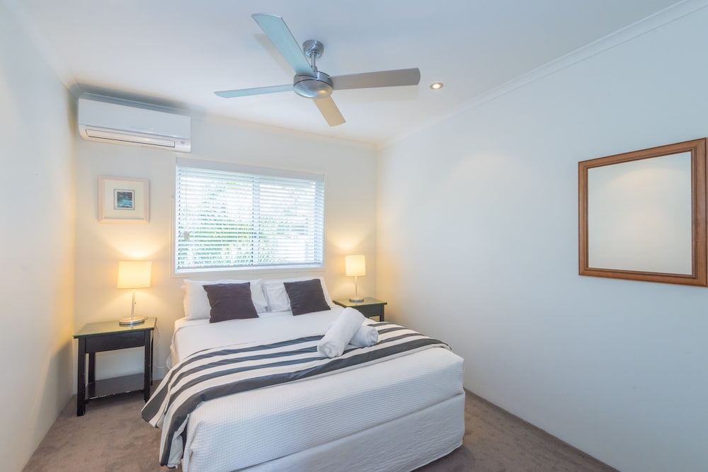 NOOSA OUTRIGGER BEACH RESORT 26/73