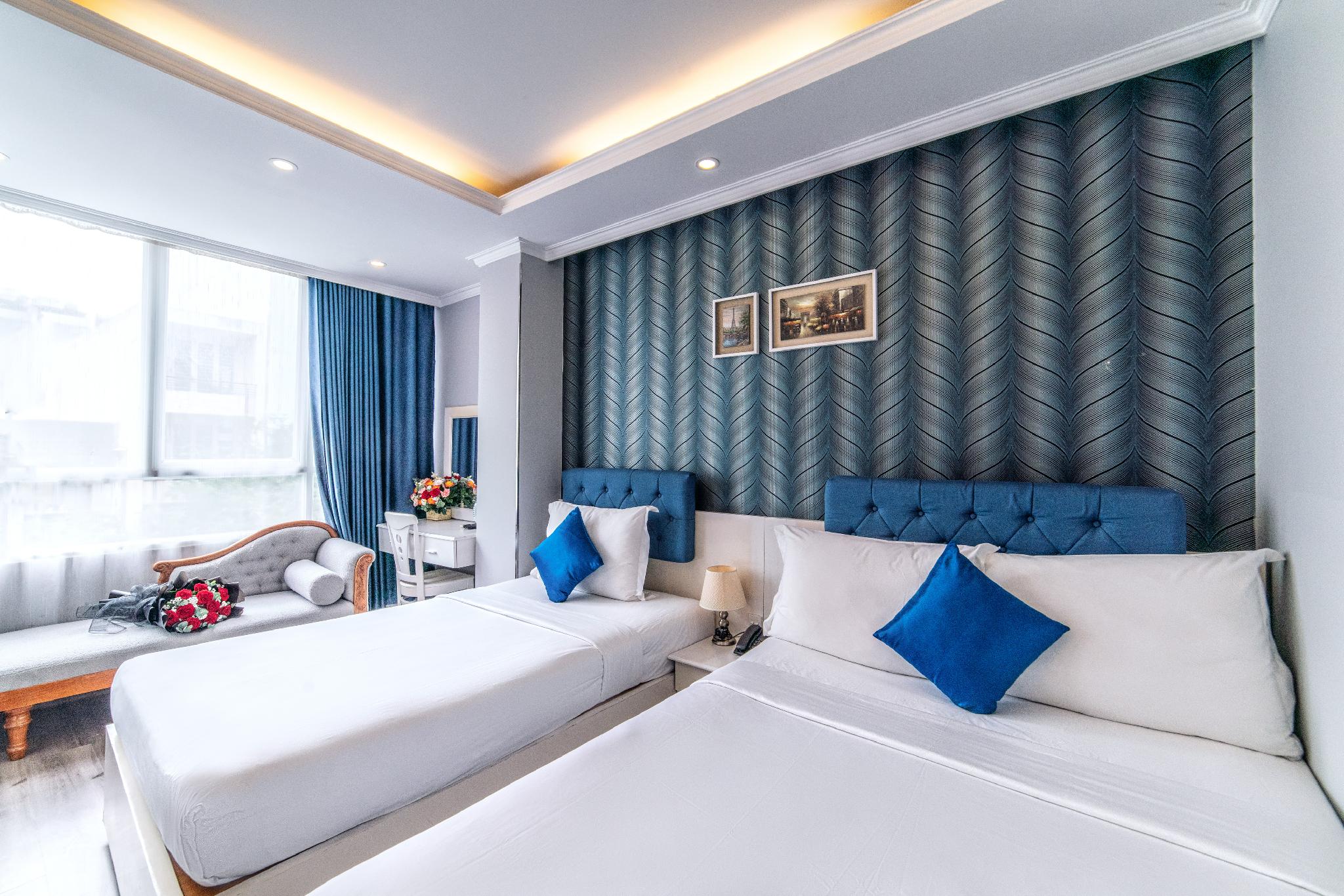 Suite, 1 Queen and 1 Single Bed, City View