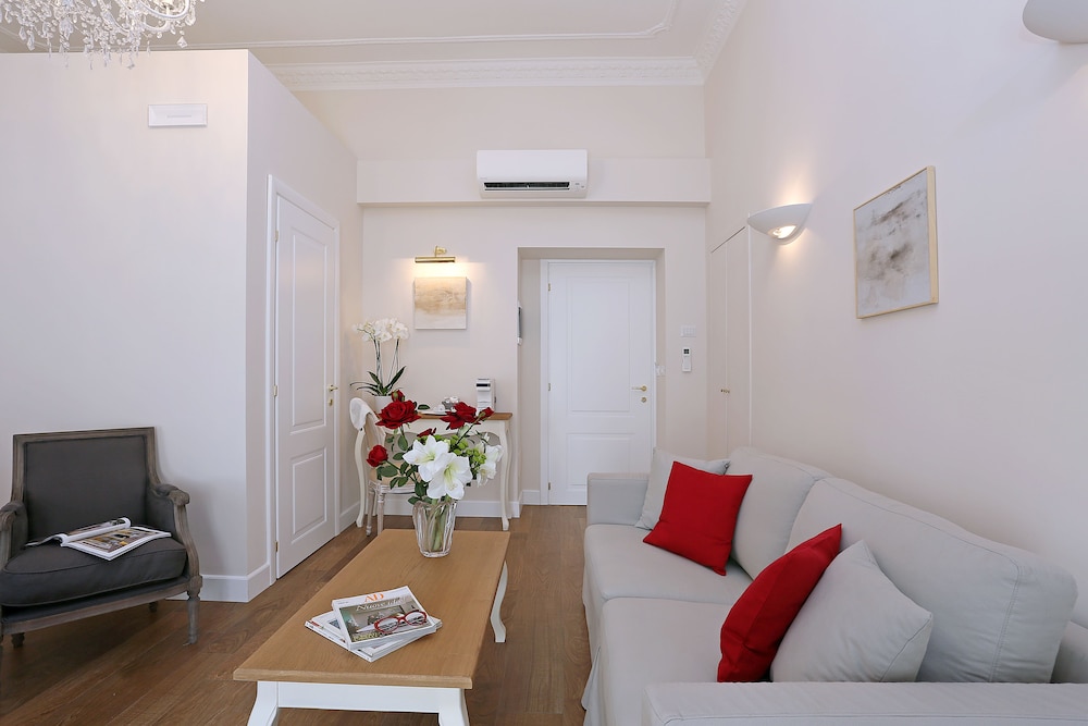 Spagna Art & Suites 38/58