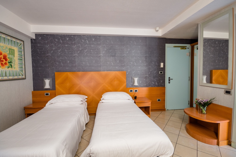 Albergo Centrale Bologna 32/79
