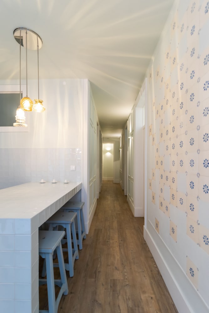 1898 Home and Suites 30/50