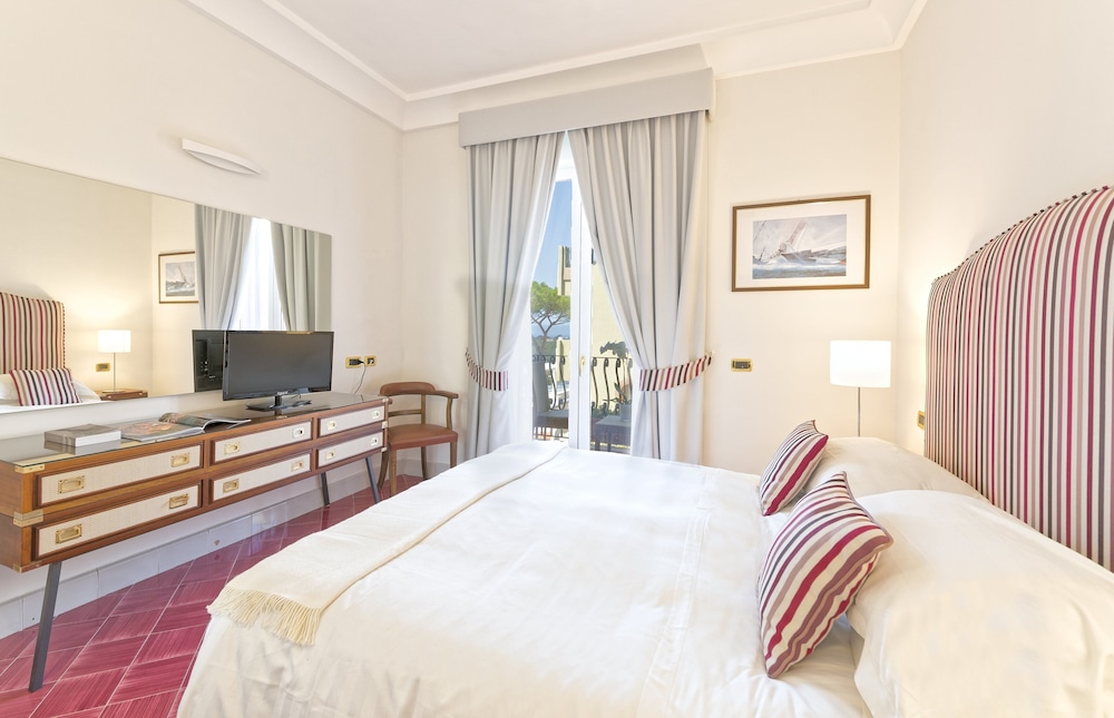 Volcano, Prestige, Junior Suite, Queen Bed, Sea View