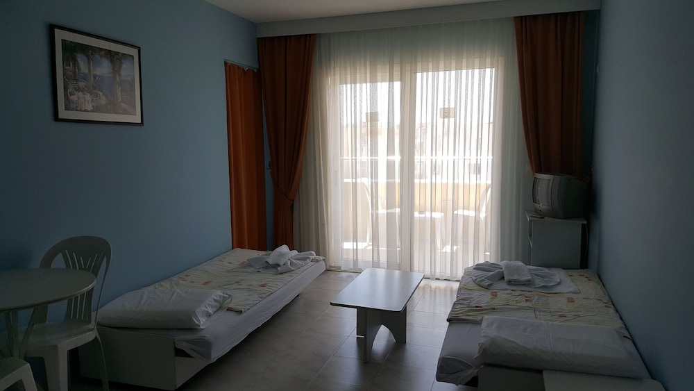 Golden Moon Apart Hotel 33/64