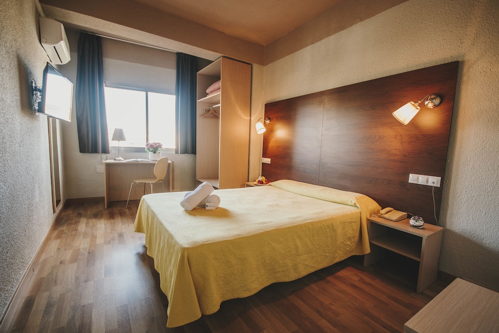 Hotel Embajador 17/42