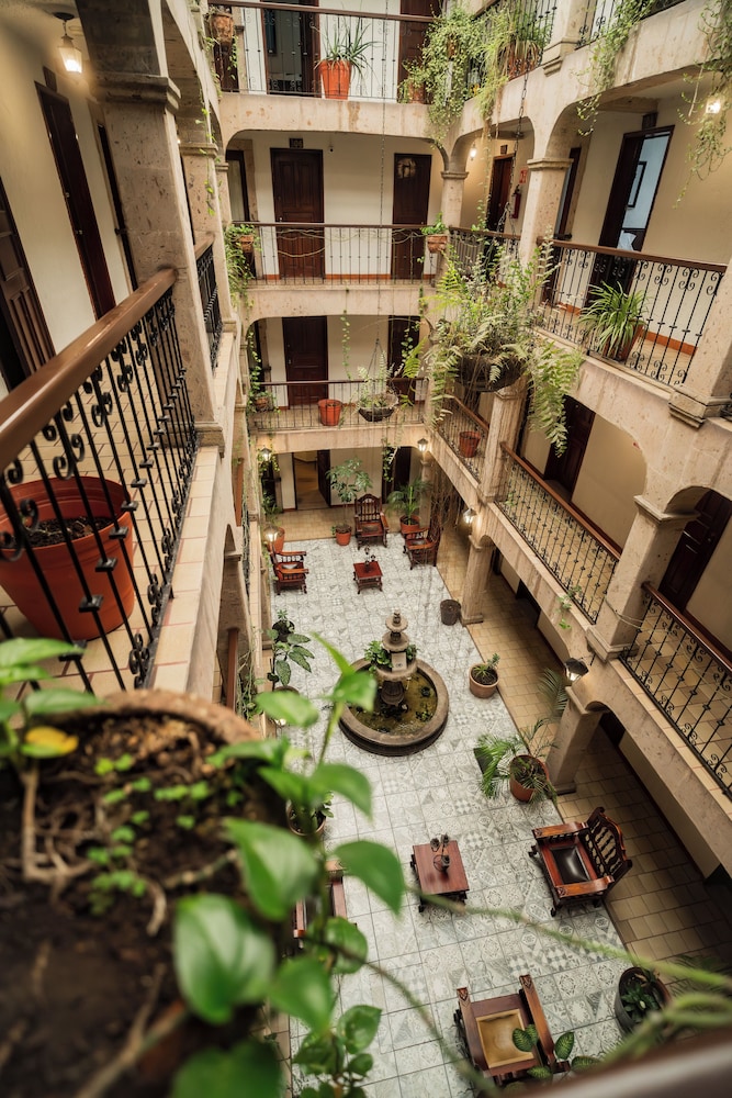 Hotel Don Quijote Plaza 41/58