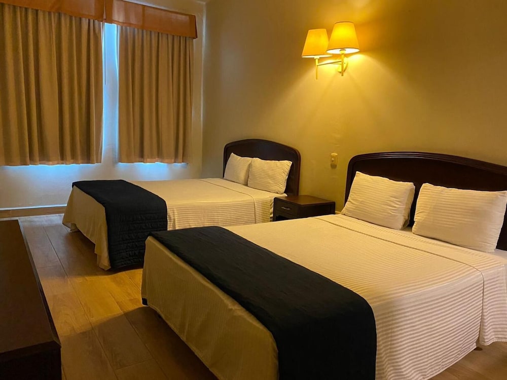Hotel Plaza Del Arco Express 21/65
