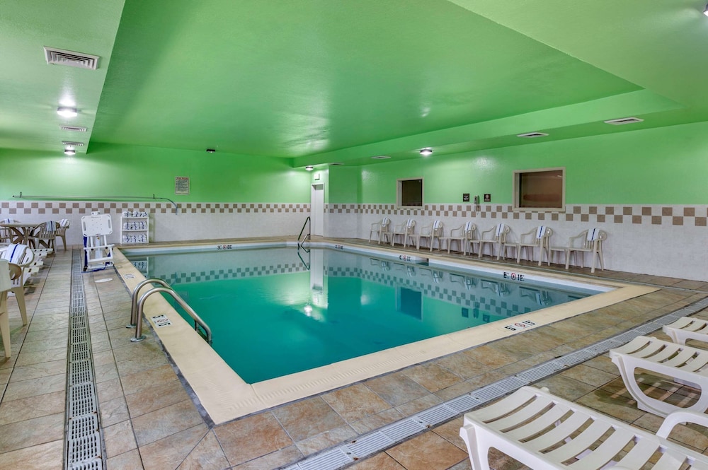 Comfort Inn and Suites Lawrenceburg, IN 38/43