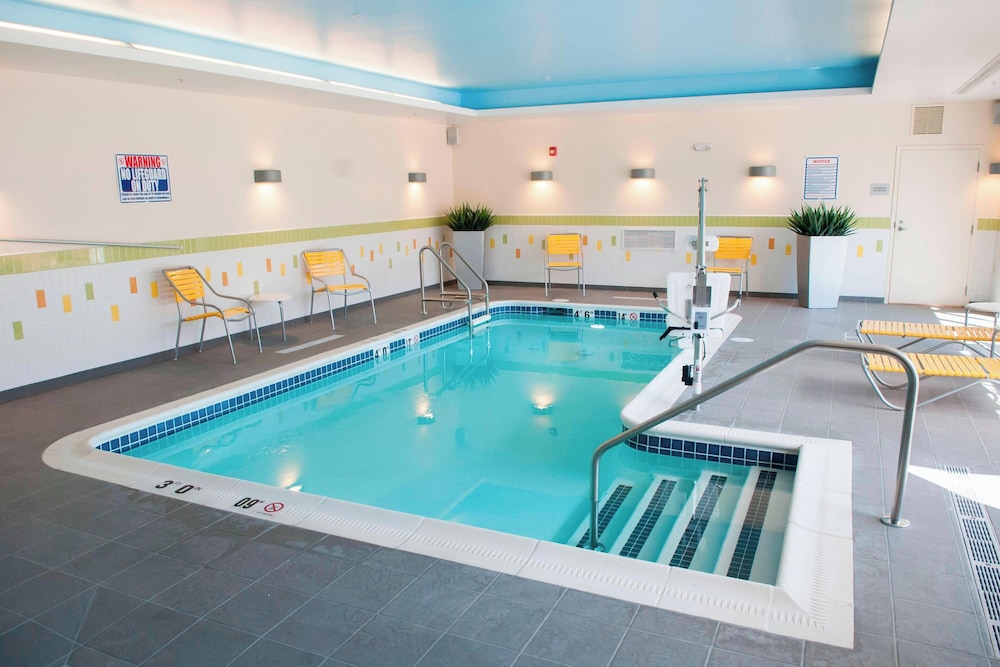 Fairfield Inn Suites Springfield Northampton Amherst 25/52