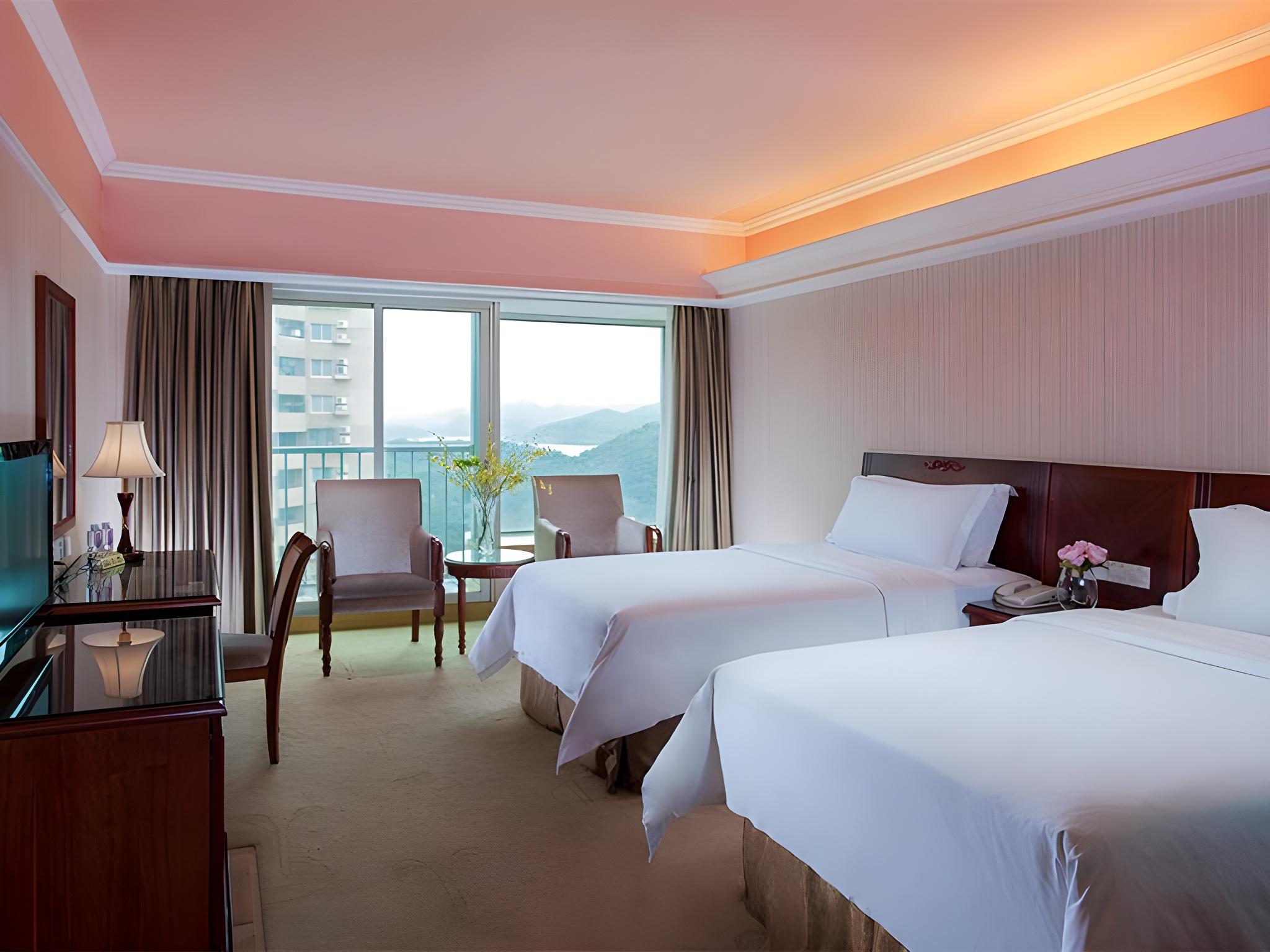 DELUXE, TWIN BEDS