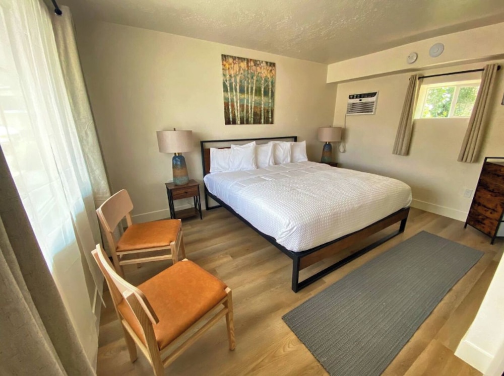 89 & Nine Motel 6/14