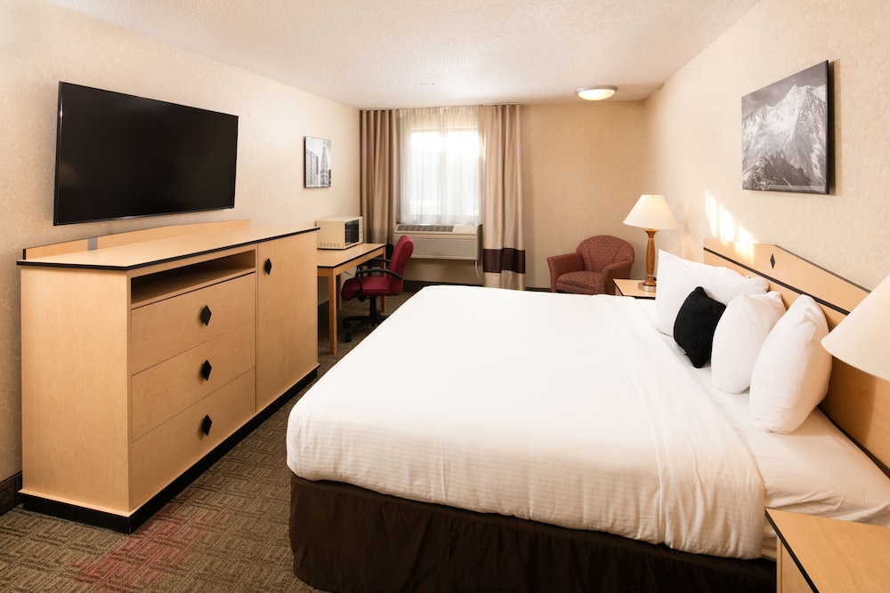 SYLO Hotel Denver Airport, a Ramada by Wyndham 7/57