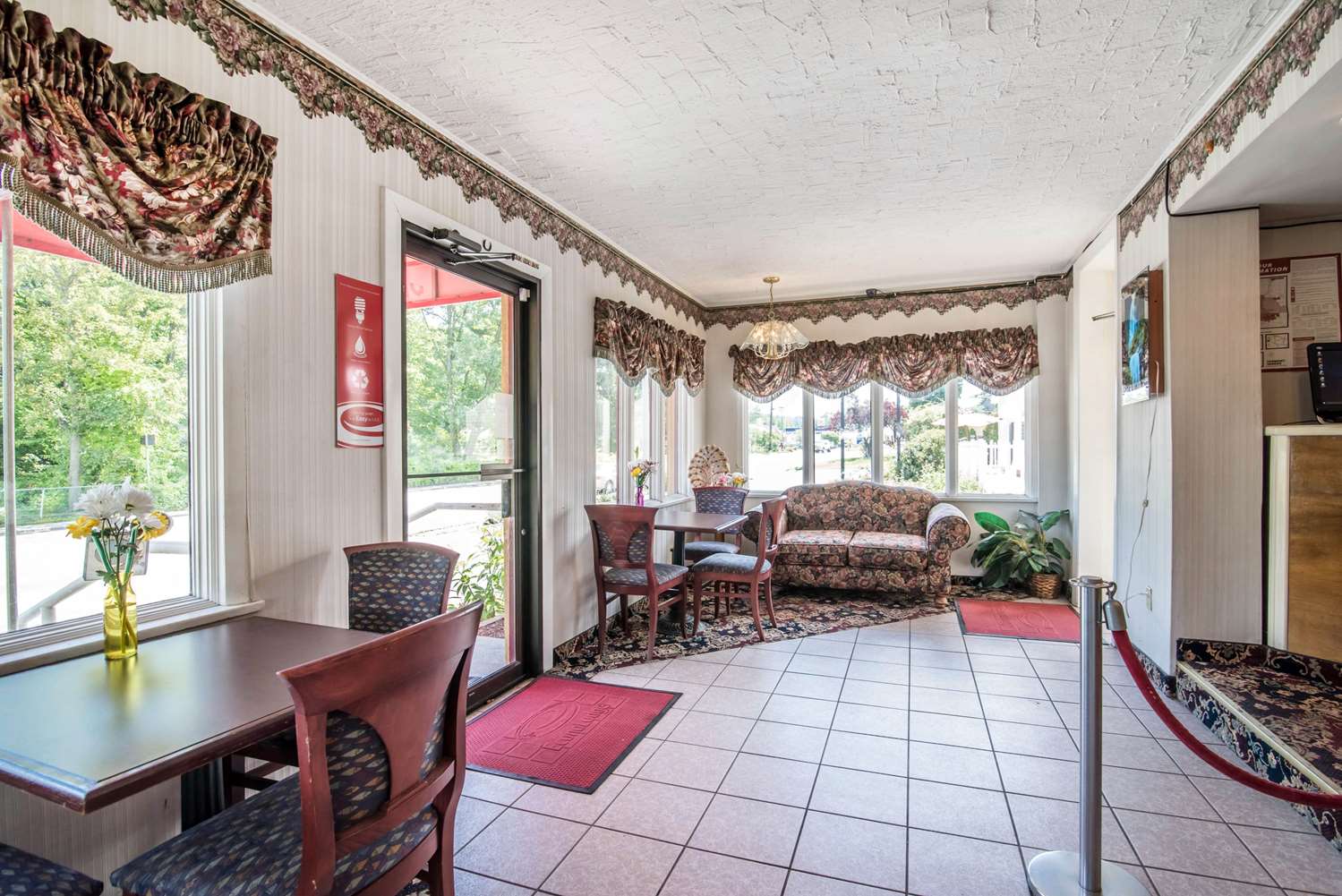 Econo Lodge Brattleboro South 10/15