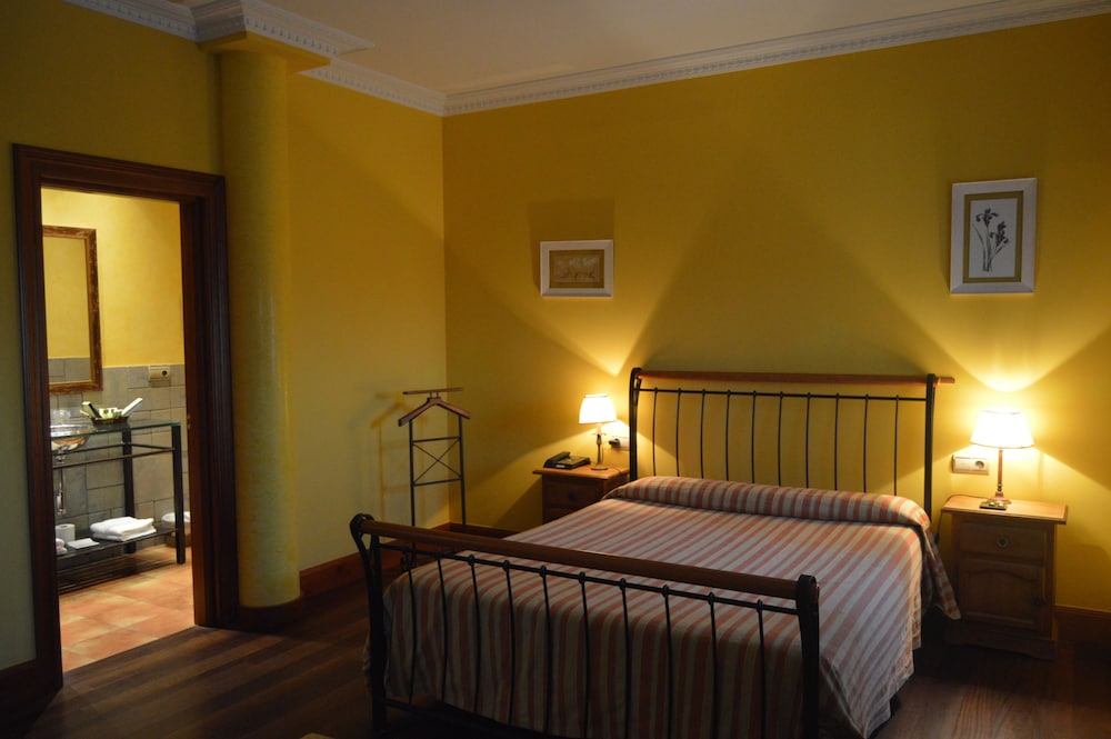 HOTEL USATEGIETA 14/50