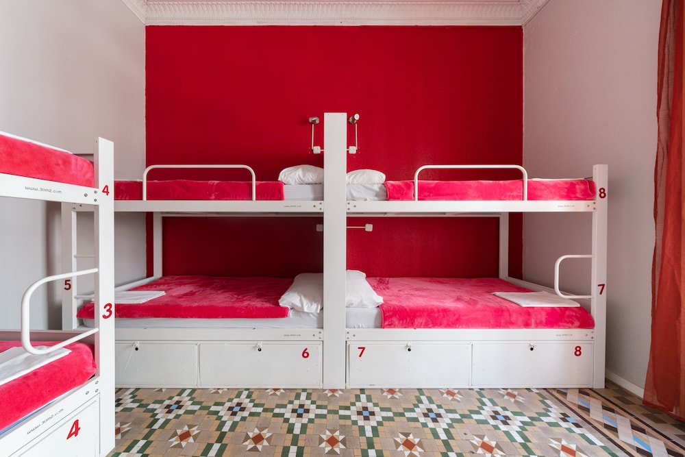 Red Nest 42/44