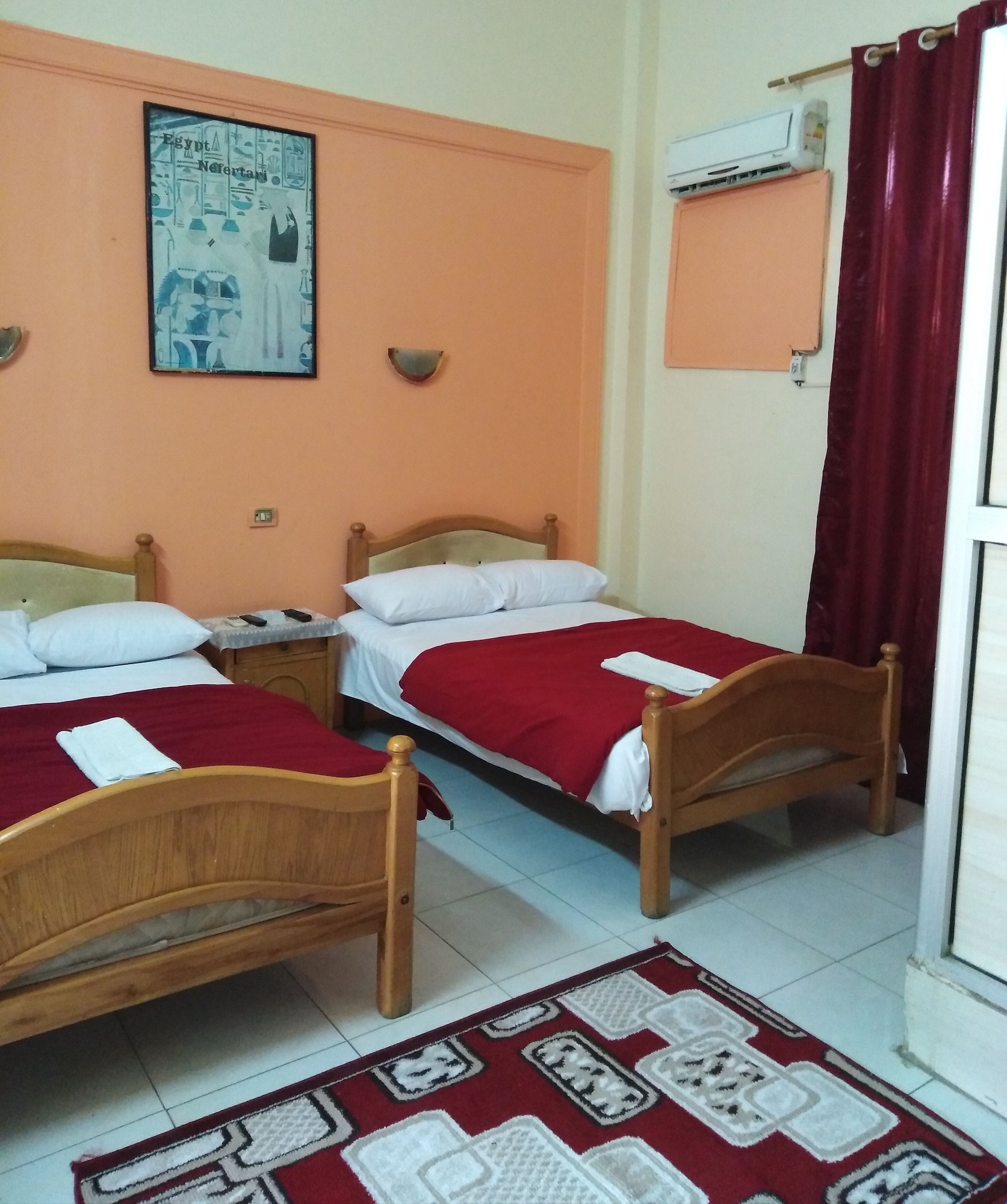ROOM, DOUBLE OR TWIN BED