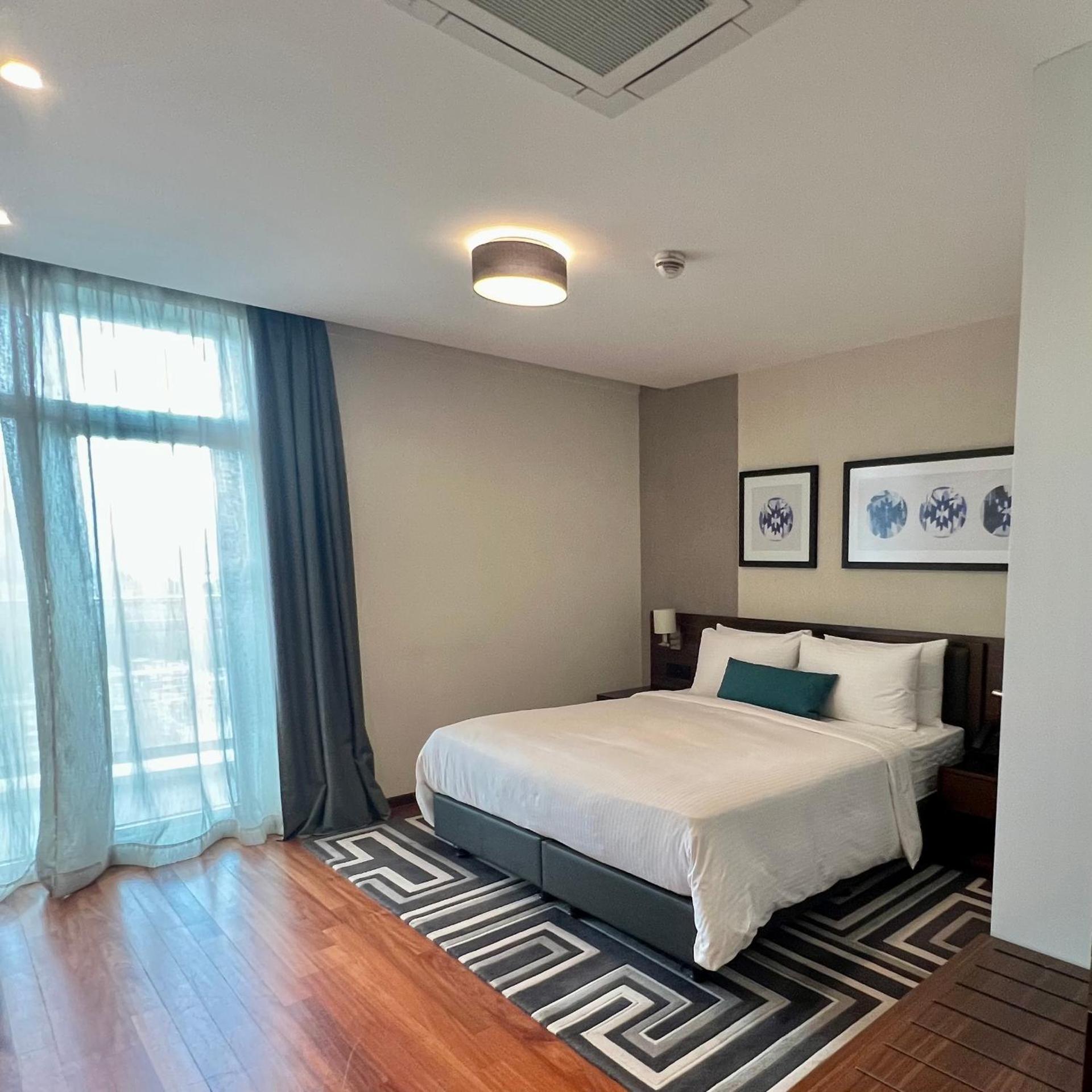 2 Bedrooms, Suite, King Bed, Balcony