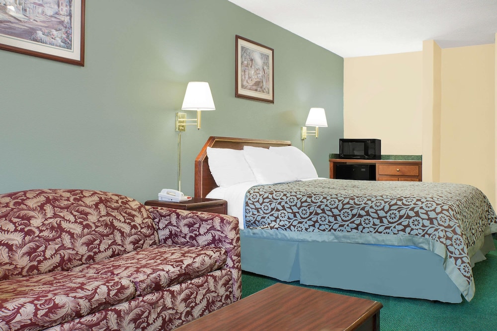 Days Inn by Wyndham Lincoln, AL 10/50