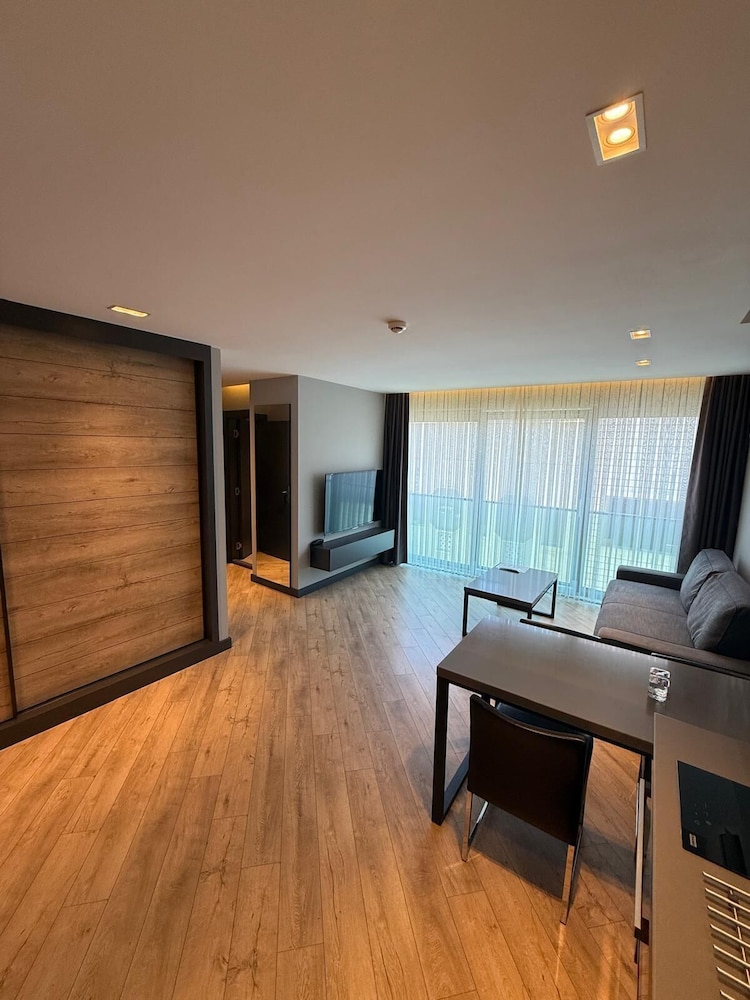 Z-Suites 28/50