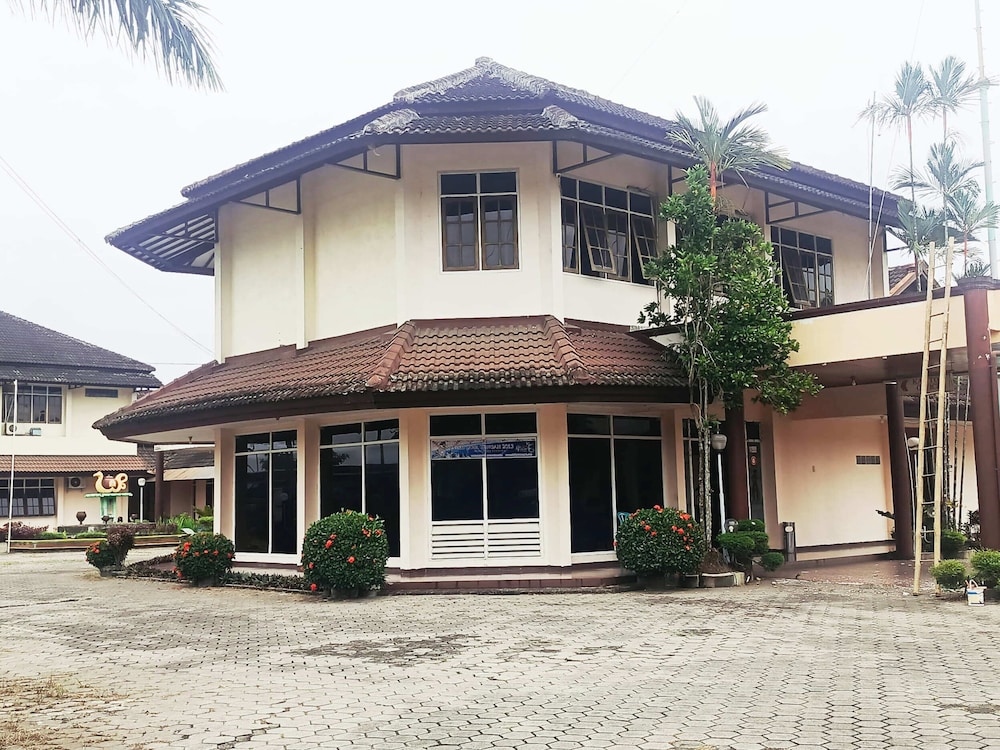OYO 2495 Hotel Wijaya 1/50