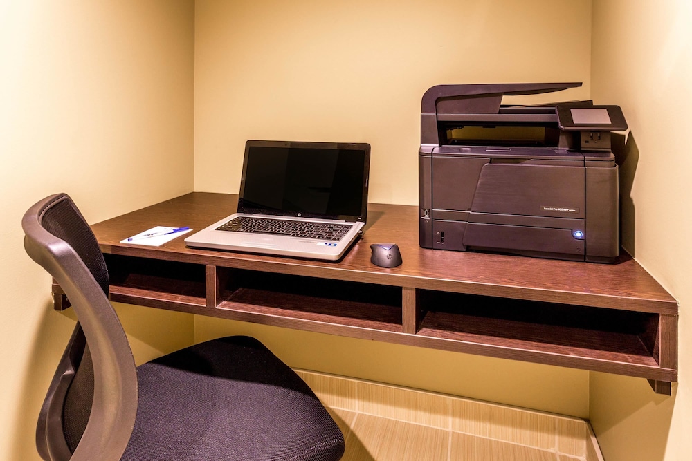 Microtel Inn And Suites By Wyndham Whitecourt 37/41