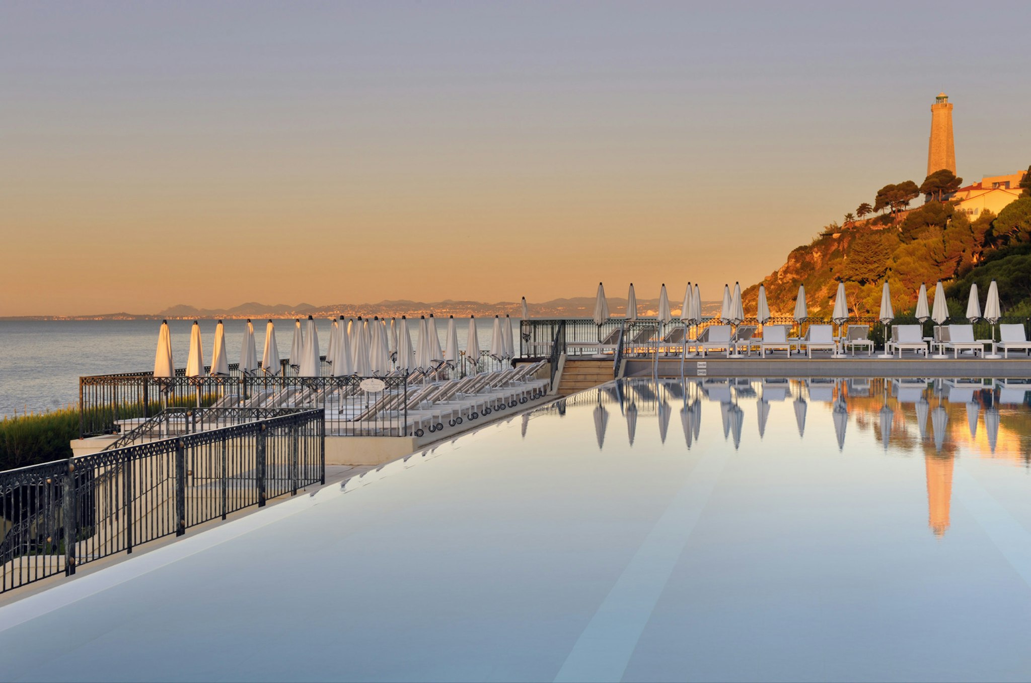 Grand Hotel du Cap-Ferrat, a Four Seasons Hotel 80/85