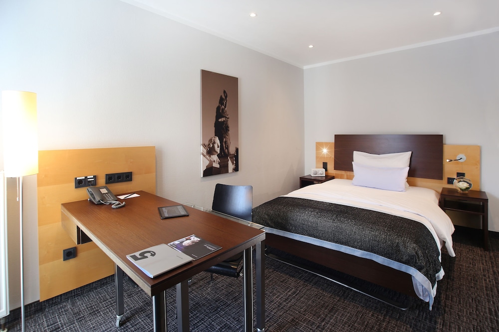 Schiller5 Hotel 12/44