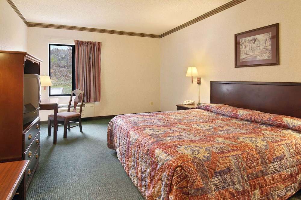 Days Inn By Wyndham Jefferson City 9/24