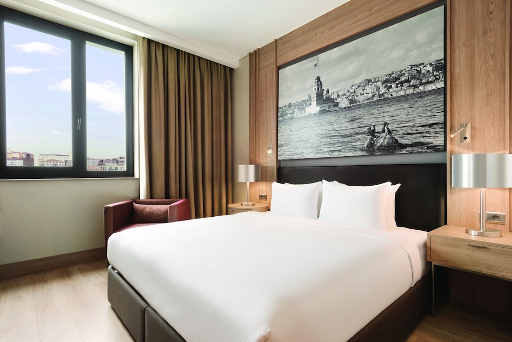 Tryp, Classic, 1 Queen and 1 Single Bed