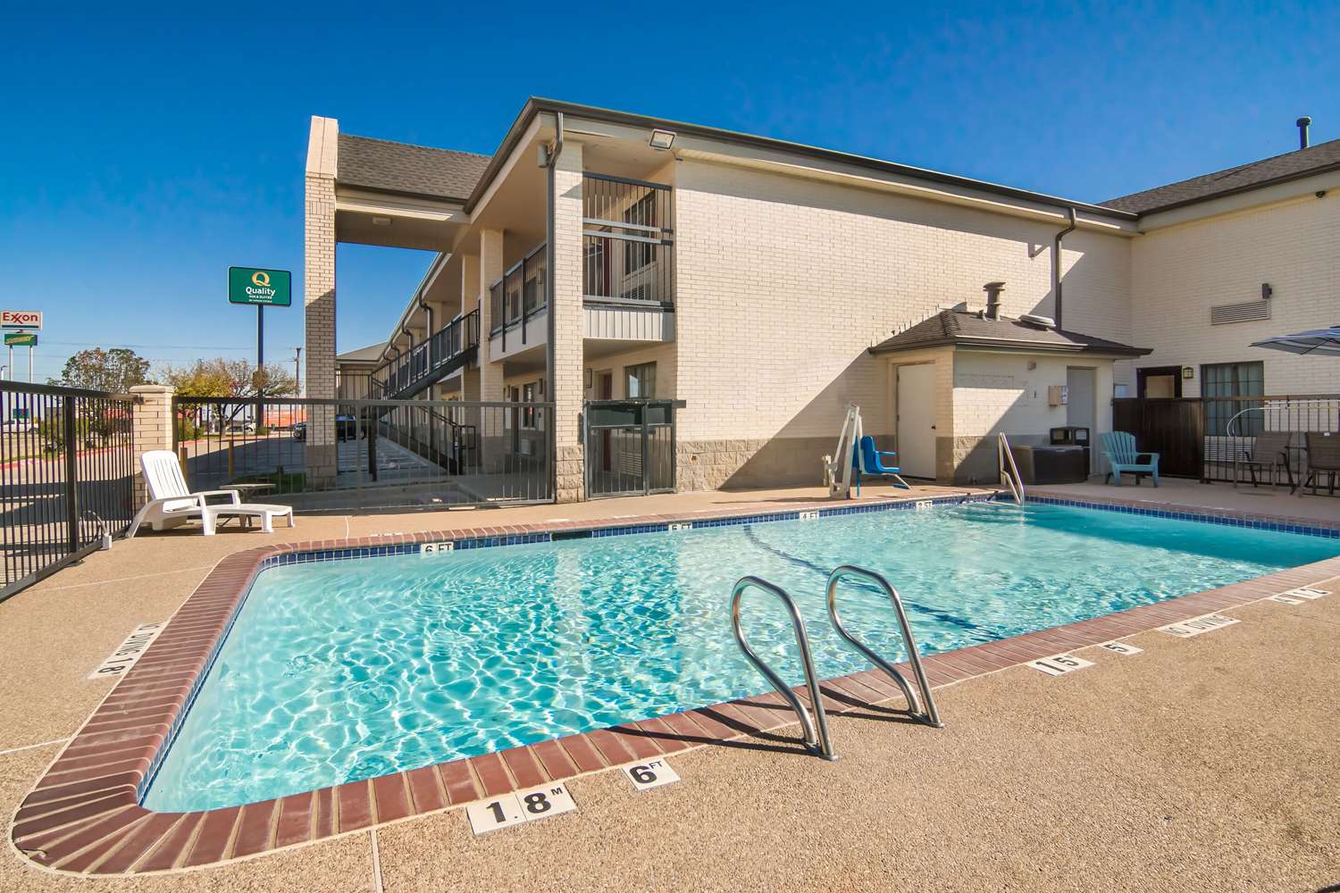 Quality Inn & Suites Weatherford, TX 34/35